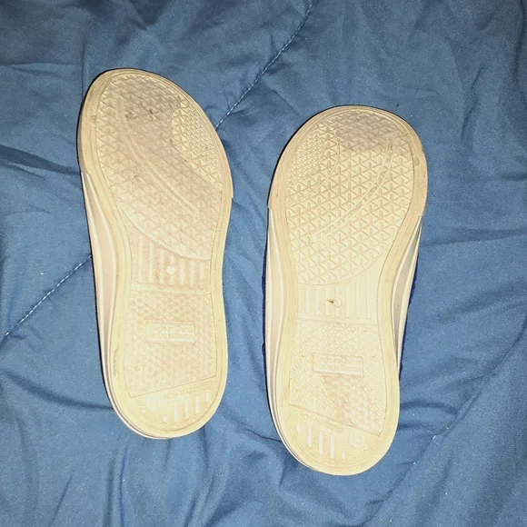 Wonder Woman slip on shoes little girl size 13 - Picture 2 of 4